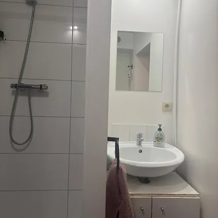 Guest house Situee Au Coeur De Avec Sdb Privee 3*